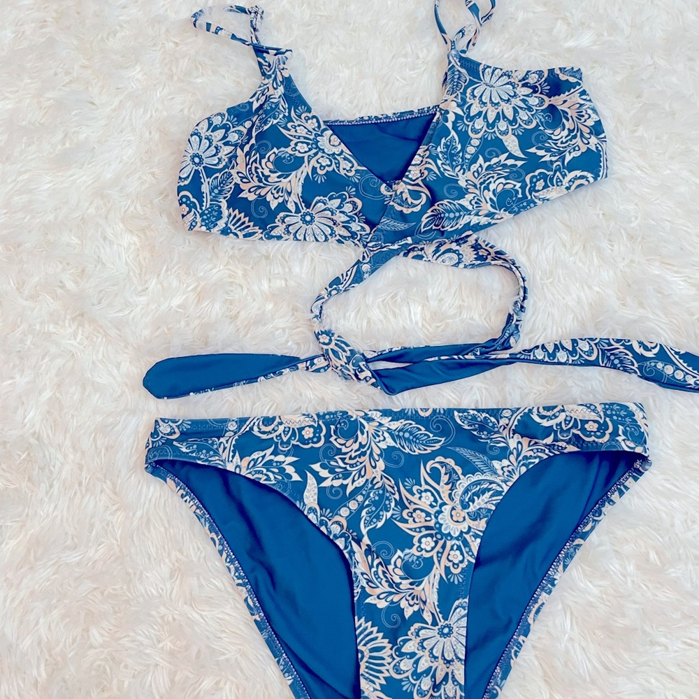 Cupshe wrap around swimsuit set